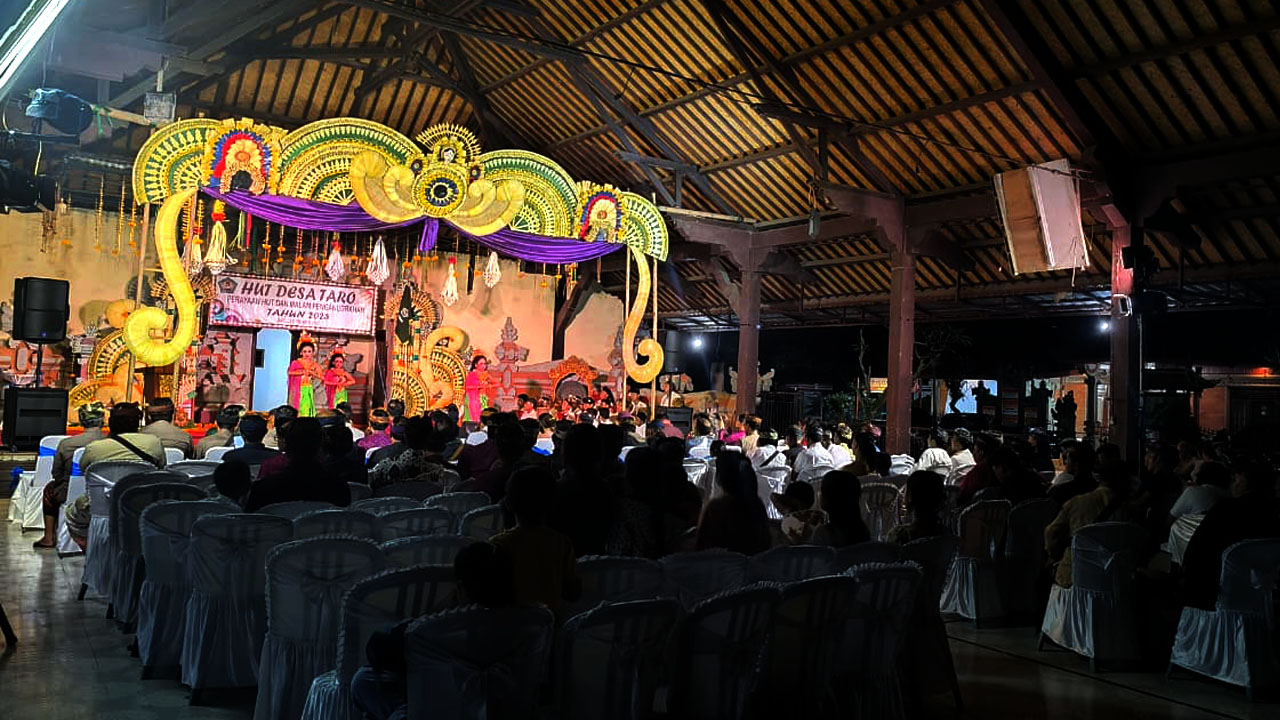 MAHASISWA KAMPUS IPBI STUDY BANDING KE DESA WISATA TARO